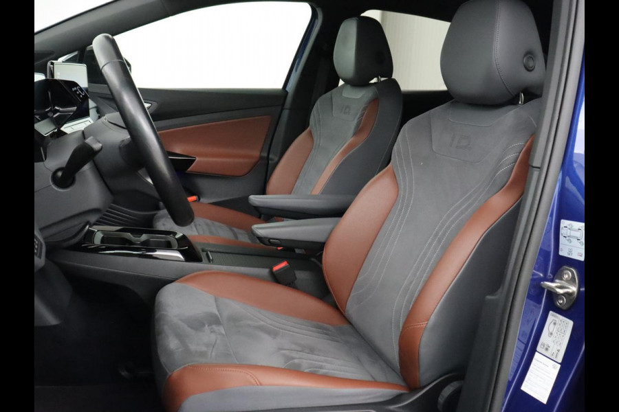 Volkswagen ID.4 First 77 kWh | Trekhaak | Stoel & stuurverwarming | Adaptive cruise | Camera | Carplay | Half leder | Navigatie | 20'' | Full LED | Keyless | Climate control | Sfeerverlichting