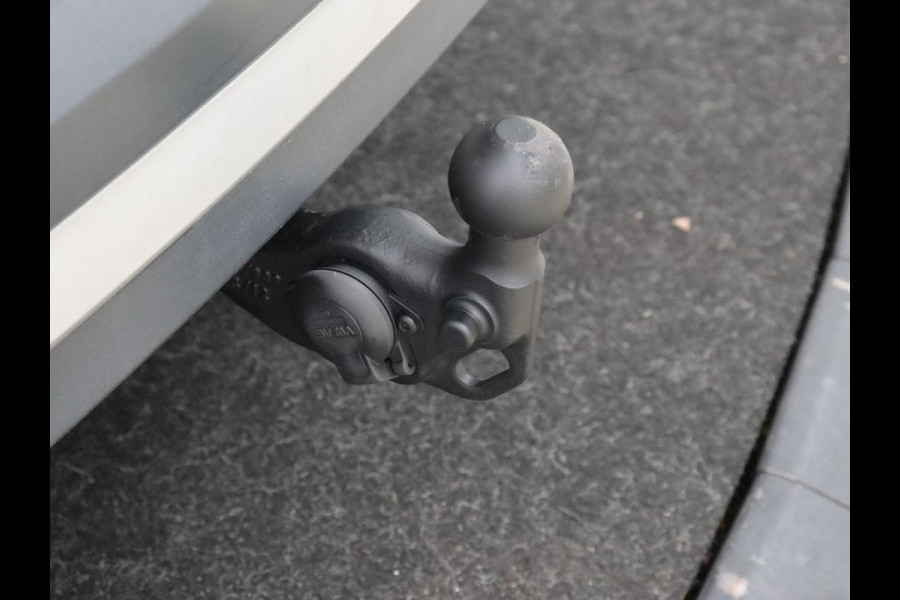 Volkswagen ID.4 First 77 kWh | Trekhaak | Stoel & stuurverwarming | Adaptive cruise | Camera | Carplay | Half leder | Navigatie | 20'' | Full LED | Keyless | Climate control | Sfeerverlichting