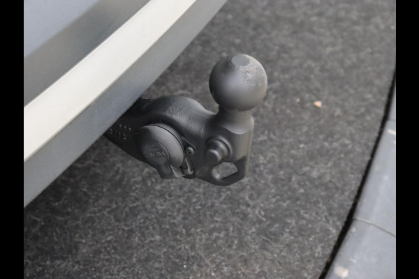 Volkswagen ID.4 First 77 kWh | Trekhaak | Stoel & stuurverwarming | Adaptive cruise | Camera | Carplay | Half leder | Navigatie | 20'' | Full LED | Keyless | Climate control | Sfeerverlichting