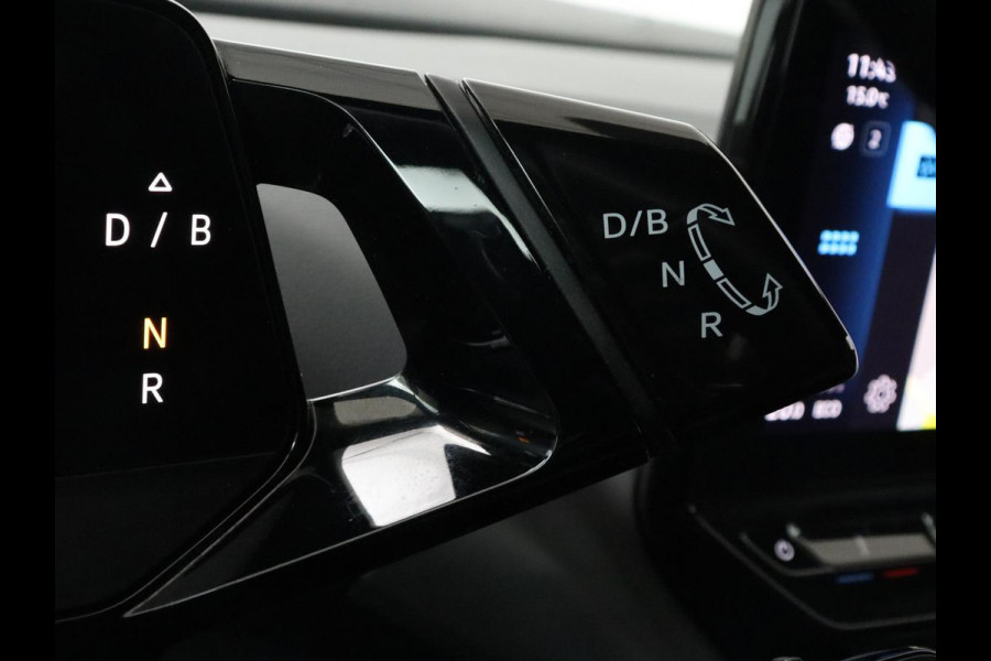 Volkswagen ID.4 First 77 kWh | Trekhaak | Stoel & stuurverwarming | Adaptive cruise | Camera | Carplay | Half leder | Navigatie | 20'' | Full LED | Keyless | Climate control | Sfeerverlichting