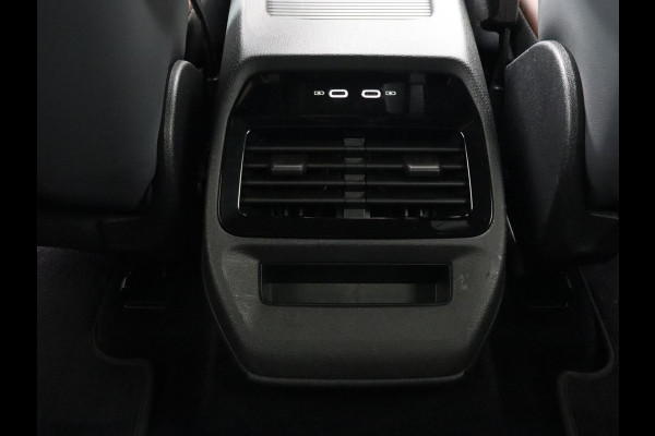 Volkswagen ID.4 First 77 kWh | Trekhaak | Stoel & stuurverwarming | Adaptive cruise | Camera | Carplay | Half leder | Navigatie | 20'' | Full LED | Keyless | Climate control | Sfeerverlichting