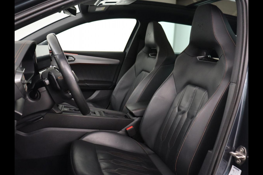CUPRA Leon 1.4 eHybrid VZ | 245pk | Panoramadak | Leder | Stoelverwarming | Adaptive cruise | Camera | Carplay | Navigatie | Sfeerverlichting | Memory | Sportstoelen | Full LED | PHEV | Plug In