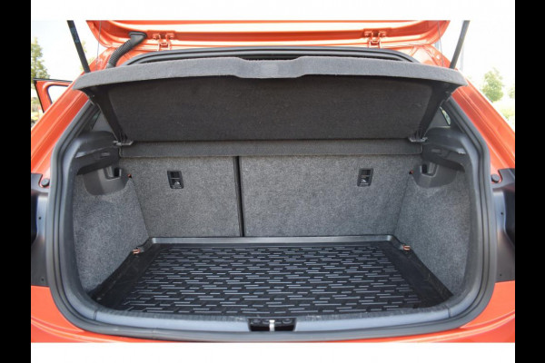 Volkswagen Polo 1.0 TSI Highline Business R | Apple CarPlay | Half Leer | Sportstoelen | Senoren