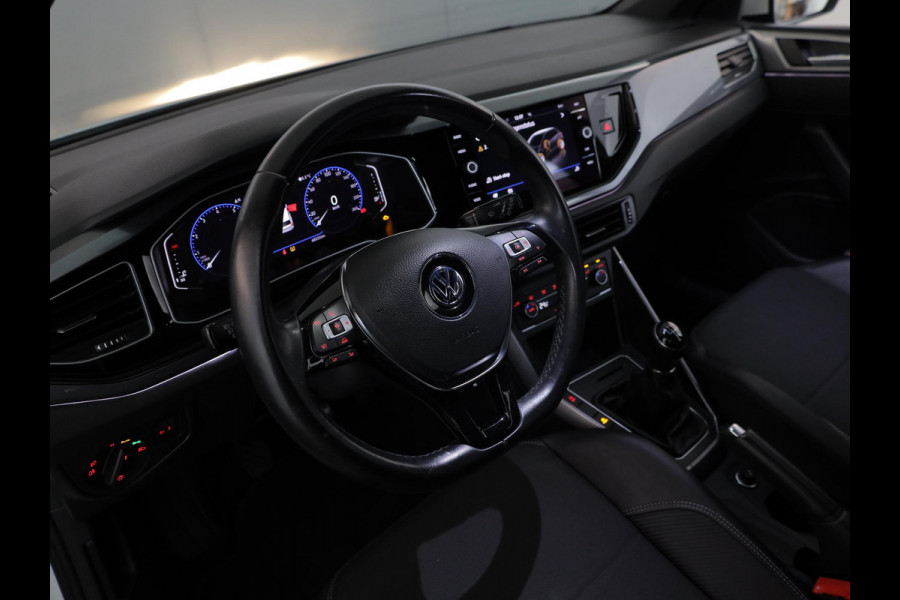 Volkswagen Polo 1.0 TSI Highline Business R 95 pk | Navigatie | Parkeersensoren | Autom. airco | Adaptieve cruise control | Voll. digitaal instrumentenpaneel |