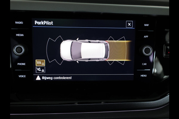 Volkswagen Polo 1.0 TSI Highline Business R 95 pk | Navigatie | Parkeersensoren | Autom. airco | Adaptieve cruise control | Voll. digitaal instrumentenpaneel |