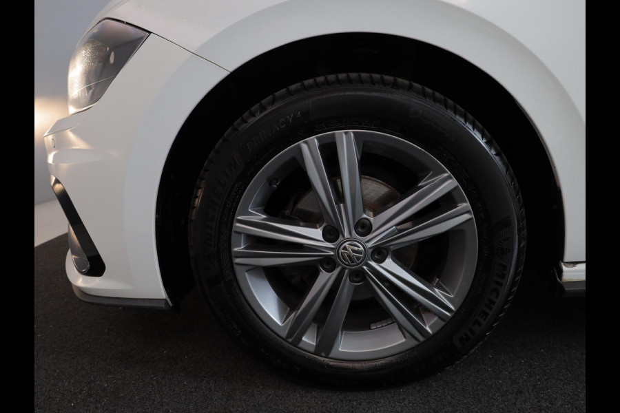 Volkswagen Polo 1.0 TSI Highline Business R 95 pk | Navigatie | Parkeersensoren | Autom. airco | Adaptieve cruise control | Voll. digitaal instrumentenpaneel |