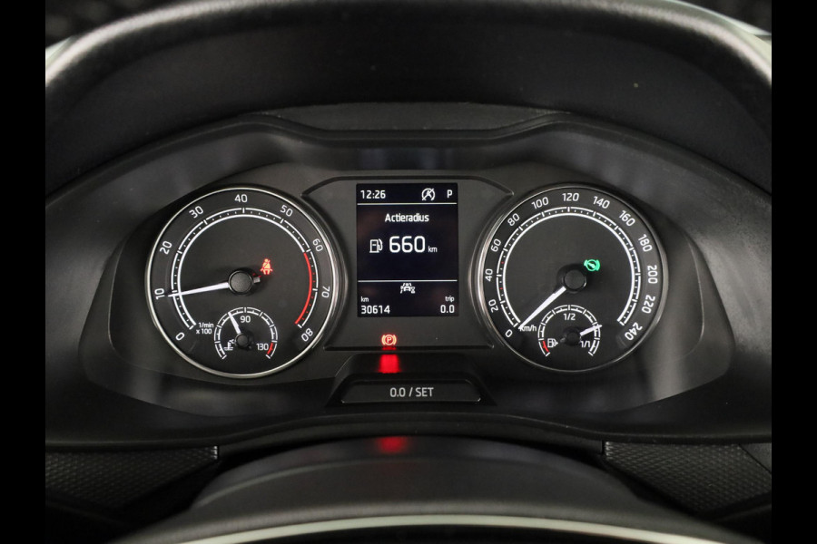 Škoda Kamiq 1.0 TSI Ambition 110 pk Automaat (DSG) | Verlengde garantie || Navigatie via App | Cruise control | LED koplampen | Apple Carplay/Android Auto |