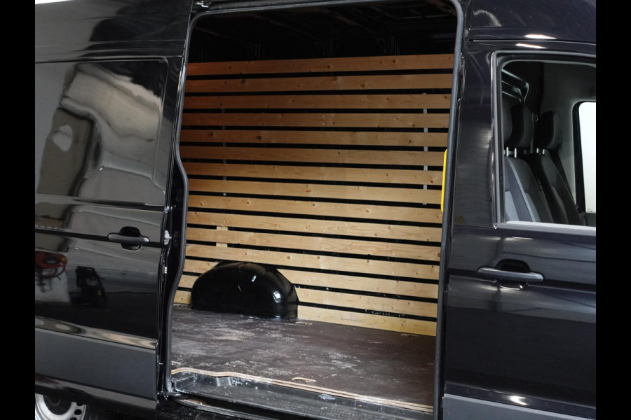 Volkswagen Crafter 2.0 TDI 177pk Automaat L3H3 / L2H2 Highline Airco App-connect ACC Camera Trekhaak