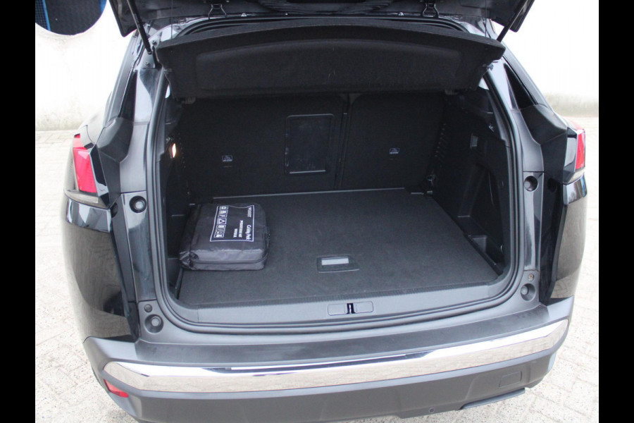 Peugeot 3008 1.2 PureTech Allure | DEALER ONDERHOUDEN | AFNEEMBARE TREKHAAK | NAVIGATIE |