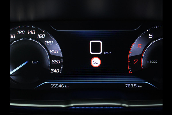 Peugeot 3008 1.2 PureTech Allure | DEALER ONDERHOUDEN | AFNEEMBARE TREKHAAK | NAVIGATIE |