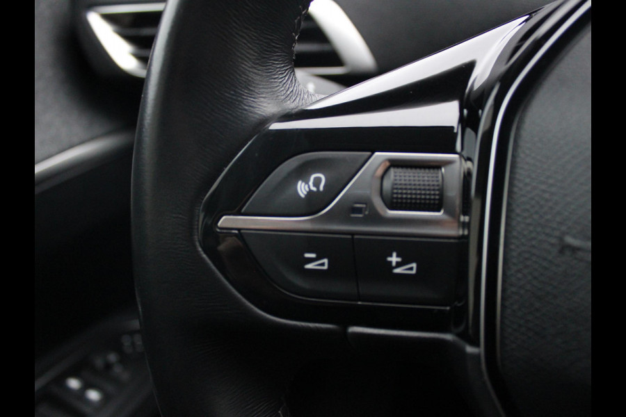 Peugeot 3008 1.2 PureTech Allure | DEALER ONDERHOUDEN | AFNEEMBARE TREKHAAK | NAVIGATIE |