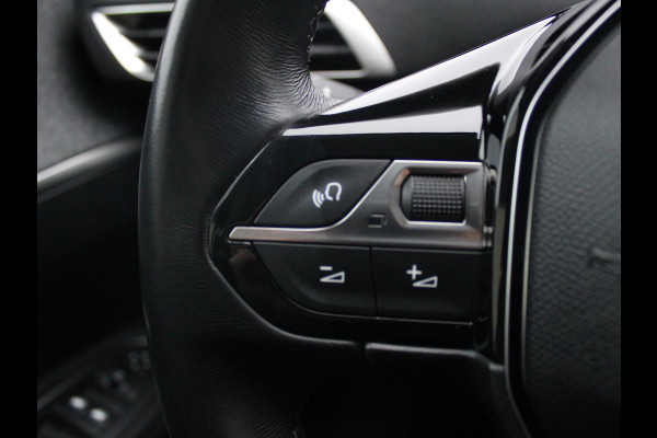 Peugeot 3008 1.2 PureTech Allure | DEALER ONDERHOUDEN | AFNEEMBARE TREKHAAK | NAVIGATIE |