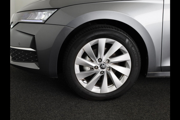 Škoda Octavia Combi 1.5 TSI MHEV First Edition 115pk | Climatronic | 17 inch Lichtmetalen velgen | Parkeercamera achter | Navigatie
