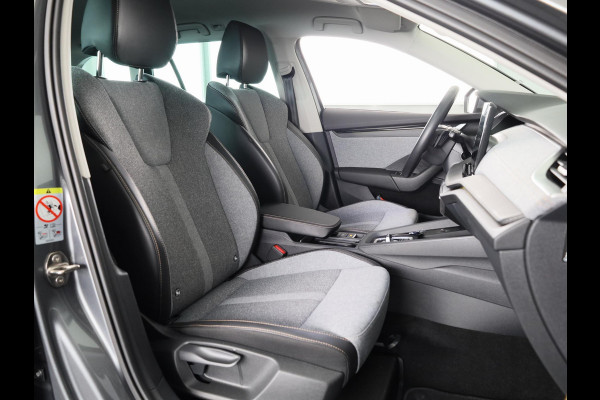 Škoda Octavia Combi 1.5 TSI MHEV First Edition 115pk | Climatronic | 17 inch Lichtmetalen velgen | Parkeercamera achter | Navigatie