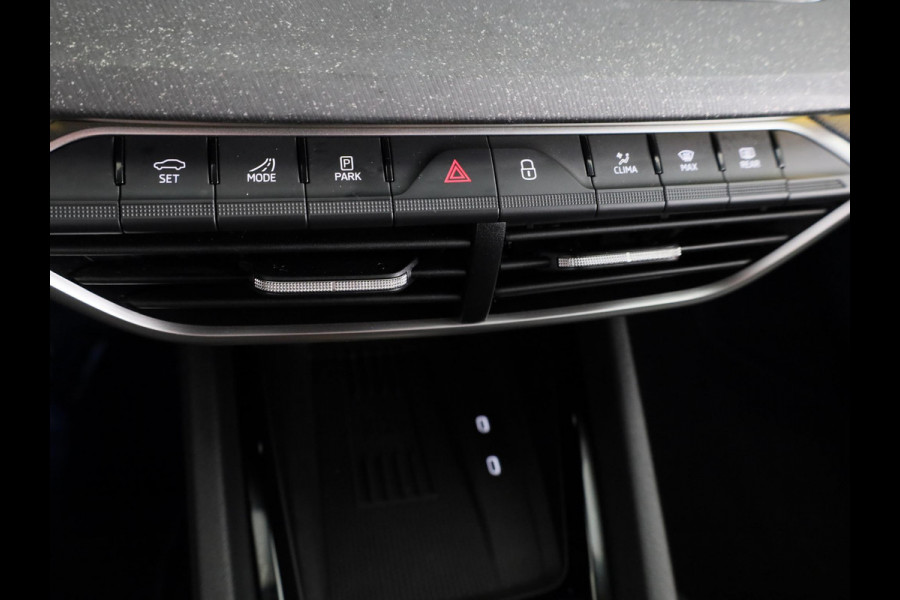 Škoda Octavia Combi 1.5 TSI MHEV First Edition 115pk | Climatronic | 17 inch Lichtmetalen velgen | Parkeercamera achter | Navigatie