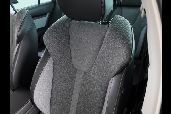 Škoda Octavia Combi 1.5 TSI MHEV First Edition 115pk | Climatronic | 17 inch Lichtmetalen velgen | Parkeercamera achter | Navigatie