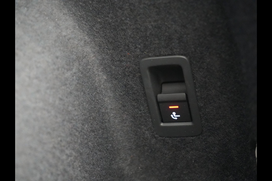 Audi Q3 45 TFSI e edition Plug In Hybrid 245pk Dealer O.H. PHEV | S Line Int. | Trekhaak Af Fabriek | Camera | Sfeerverlichting | Virtual Cockpit | Keyless | Blis | Navigatie | DAB |