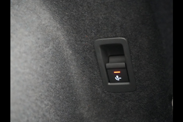 Audi Q3 45 TFSI e edition Plug In Hybrid 245pk Dealer O.H. PHEV | S Line Int. | Trekhaak Af Fabriek | Camera | Sfeerverlichting | Virtual Cockpit | Keyless | Blis | Navigatie | DAB |