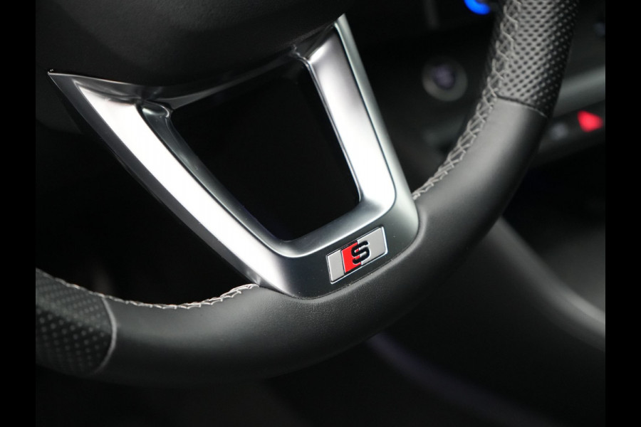 Audi Q3 45 TFSI e edition Plug In Hybrid 245pk Dealer O.H. PHEV | S Line Int. | Trekhaak Af Fabriek | Camera | Sfeerverlichting | Virtual Cockpit | Keyless | Blis | Navigatie | DAB |