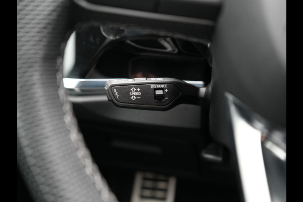 Audi Q3 45 TFSI e edition Plug In Hybrid 245pk Dealer O.H. PHEV | S Line Int. | Trekhaak Af Fabriek | Camera | Sfeerverlichting | Virtual Cockpit | Keyless | Blis | Navigatie | DAB |