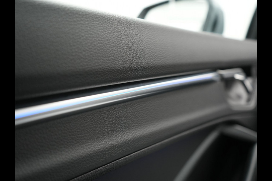 Audi Q3 45 TFSI e edition Plug In Hybrid 245pk Dealer O.H. PHEV | S Line Int. | Trekhaak Af Fabriek | Camera | Sfeerverlichting | Virtual Cockpit | Keyless | Blis | Navigatie | DAB |