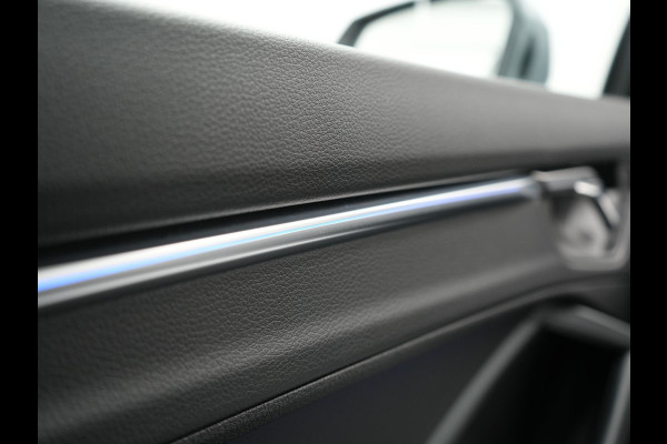 Audi Q3 45 TFSI e edition Plug In Hybrid 245pk Dealer O.H. PHEV | S Line Int. | Trekhaak Af Fabriek | Camera | Sfeerverlichting | Virtual Cockpit | Keyless | Blis | Navigatie | DAB |