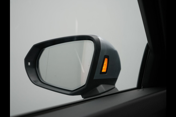 Audi Q3 45 TFSI e edition Plug In Hybrid 245pk Dealer O.H. PHEV | S Line Int. | Trekhaak Af Fabriek | Camera | Sfeerverlichting | Virtual Cockpit | Keyless | Blis | Navigatie | DAB |