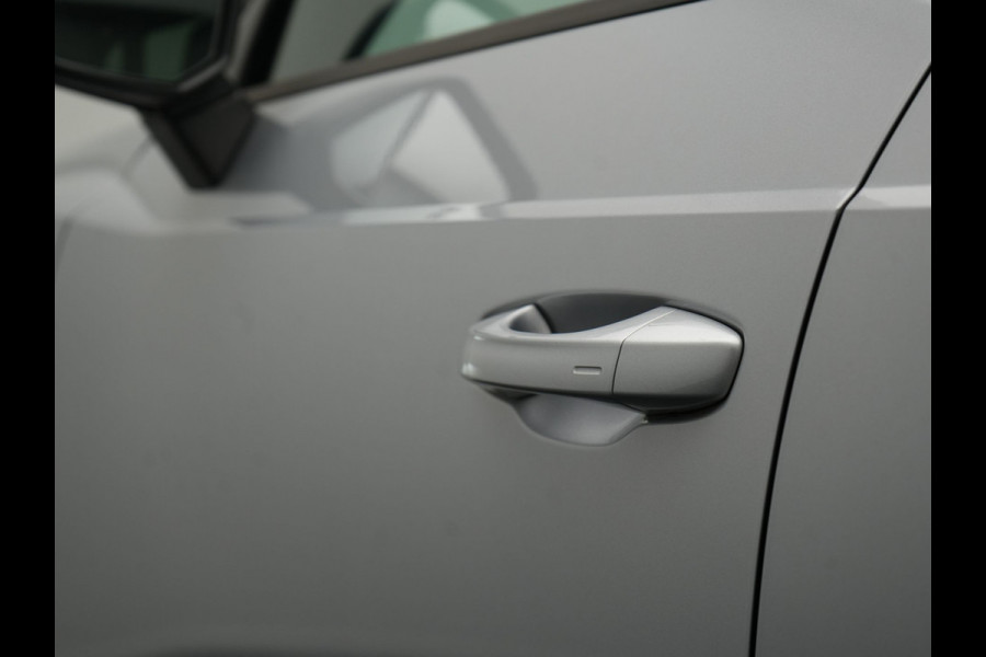 Audi Q3 45 TFSI e edition Plug In Hybrid 245pk Dealer O.H. PHEV | S Line Int. | Trekhaak Af Fabriek | Camera | Sfeerverlichting | Virtual Cockpit | Keyless | Blis | Navigatie | DAB |