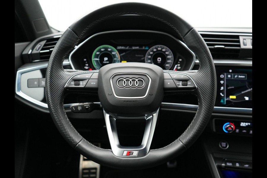 Audi Q3 45 TFSI e edition Plug In Hybrid 245pk Dealer O.H. PHEV | S Line Int. | Trekhaak Af Fabriek | Camera | Sfeerverlichting | Virtual Cockpit | Keyless | Blis | Navigatie | DAB |