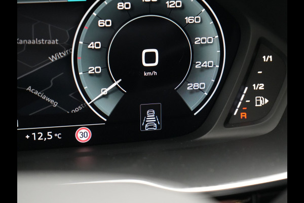 Audi Q3 45 TFSI e edition Plug In Hybrid 245pk Dealer O.H. PHEV | S Line Int. | Trekhaak Af Fabriek | Camera | Sfeerverlichting | Virtual Cockpit | Keyless | Blis | Navigatie | DAB |