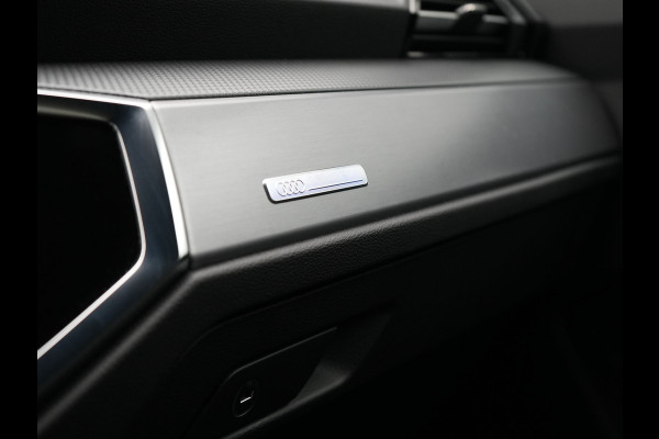Audi Q3 45 TFSI e edition Plug In Hybrid 245pk Dealer O.H. PHEV | S Line Int. | Trekhaak Af Fabriek | Camera | Sfeerverlichting | Virtual Cockpit | Keyless | Blis | Navigatie | DAB |