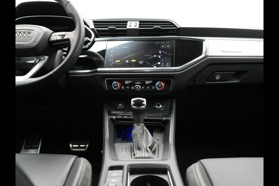 Audi Q3 45 TFSI e edition Plug In Hybrid 245pk Dealer O.H. PHEV | S Line Int. | Trekhaak Af Fabriek | Camera | Sfeerverlichting | Virtual Cockpit | Keyless | Blis | Navigatie | DAB |