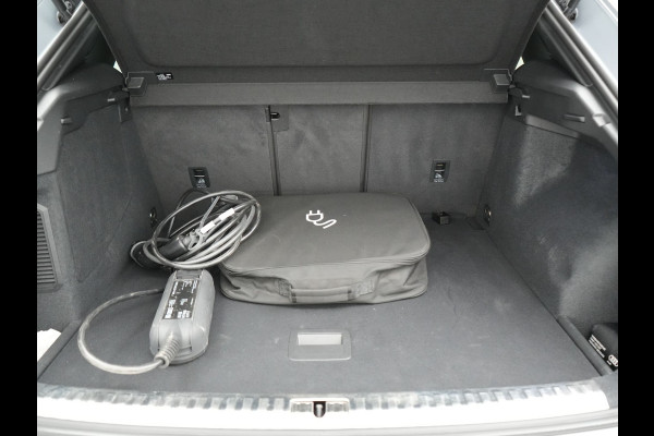 Audi Q3 45 TFSI e edition Plug In Hybrid 245pk Dealer O.H. PHEV | S Line Int. | Trekhaak Af Fabriek | Camera | Sfeerverlichting | Virtual Cockpit | Keyless | Blis | Navigatie | DAB |