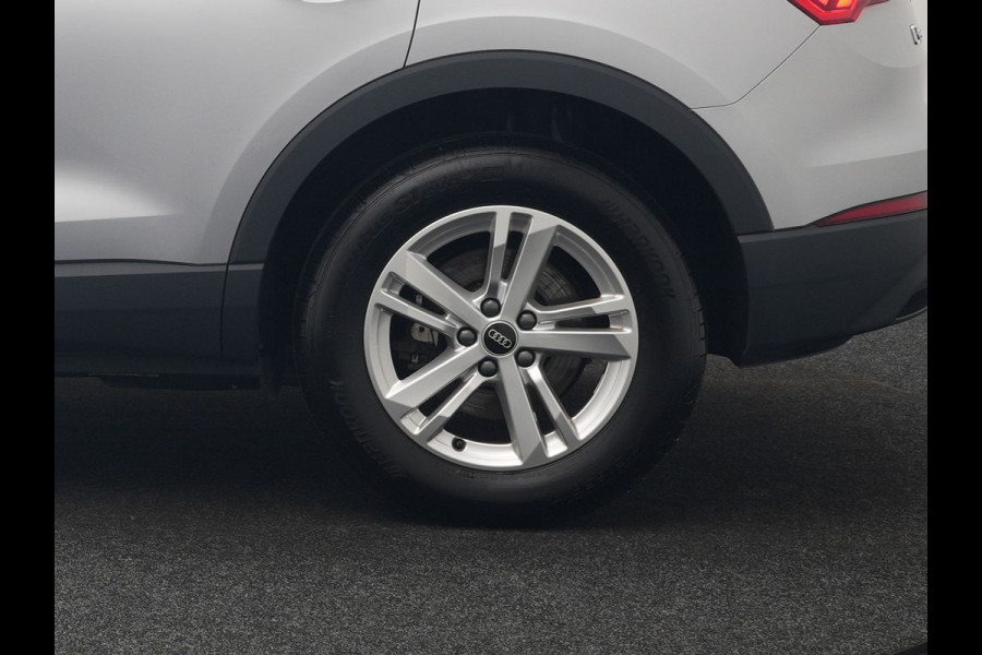 Audi Q3 45 TFSI e edition Plug In Hybrid 245pk Dealer O.H. PHEV | S Line Int. | Trekhaak Af Fabriek | Camera | Sfeerverlichting | Virtual Cockpit | Keyless | Blis | Navigatie | DAB |