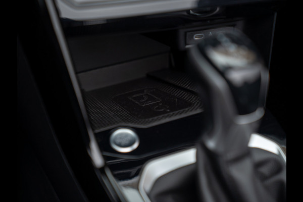 Volkswagen T-Roc Cabrio 1.5 TSI R-Line Edition | Adapt. cruise | Camera