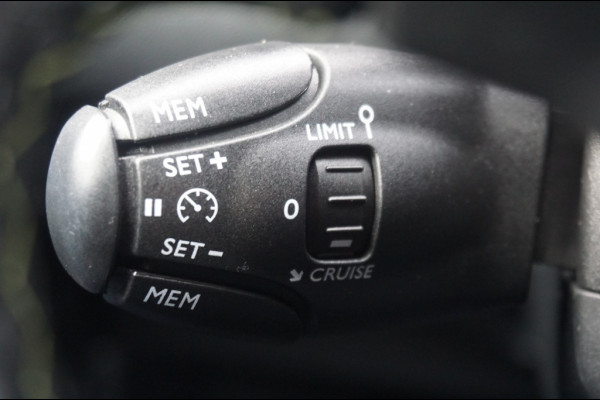 Peugeot 2008 1.2 Hybrid GT | 145PK | CAMERA | CARPLAY