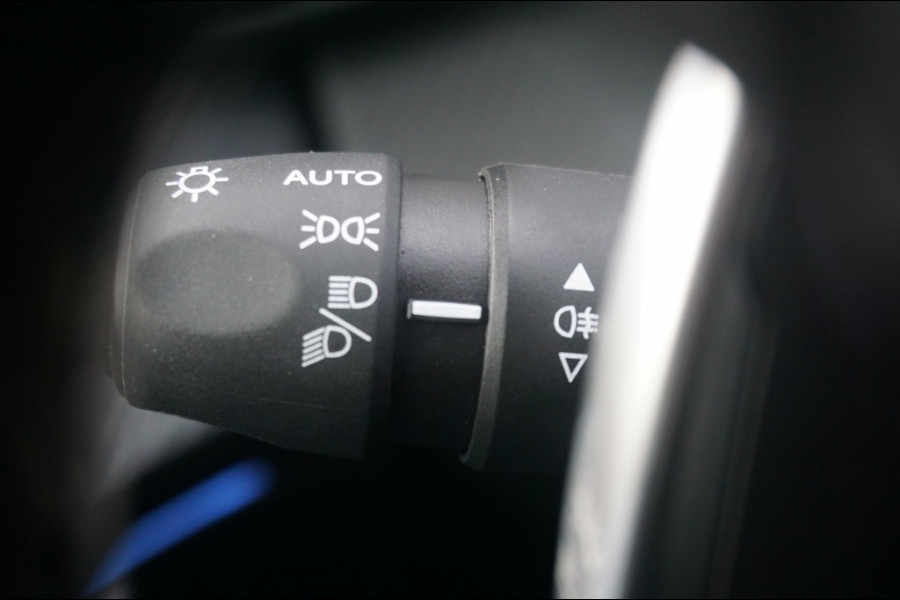 Peugeot 2008 1.2 Hybrid GT | 145PK | CAMERA | CARPLAY