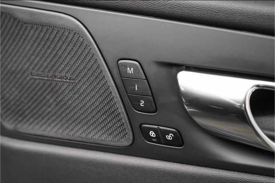 Volvo XC60 2.0 B5 Inscription R-Design Pano Trekhaak Harman/Kardon