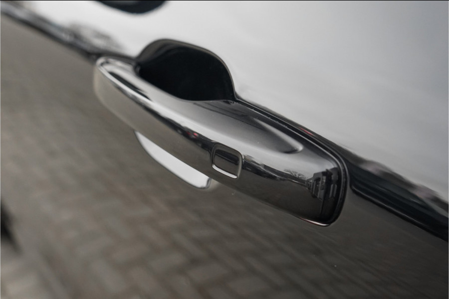 Volvo XC60 2.0 B5 Inscription R-Design Pano Trekhaak Harman/Kardon