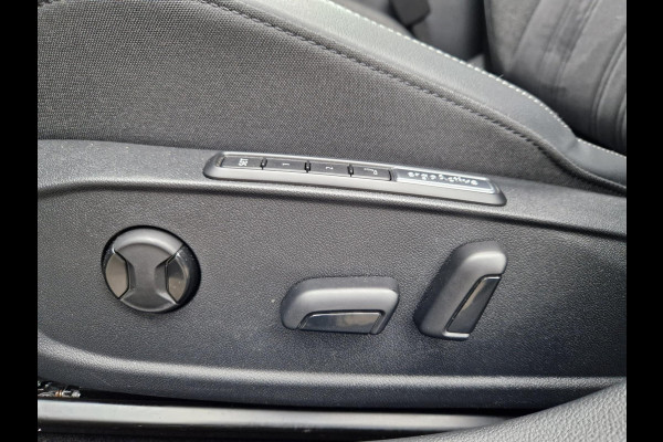 Volkswagen Golf 1.5 eHybrid 50 Edition /Panoramadak /IQ drive /IQ Light