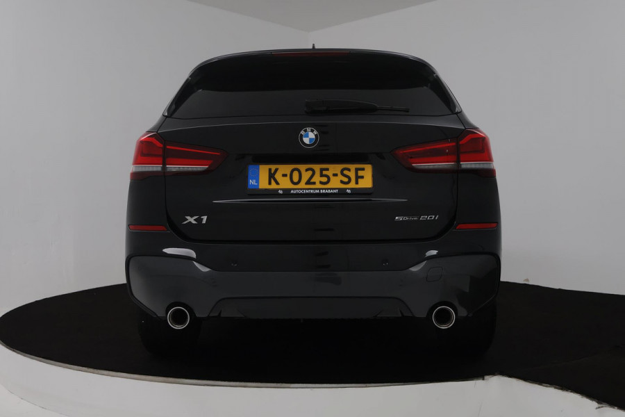 BMW X1 SDrive20i High Executive M Sport (M-PAKKET, STOELVERWARMING, NAVIGATIE, CRUISE CONTROL ADAPTIEF, AUTOMAAT, PARKEERSENSOREN