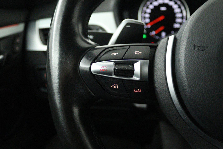 BMW X1 SDrive20i High Executive M Sport (M-PAKKET, STOELVERWARMING, NAVIGATIE, CRUISE CONTROL ADAPTIEF, AUTOMAAT, PARKEERSENSOREN