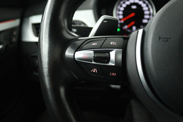 BMW X1 SDrive20i High Executive M Sport (M-PAKKET, STOELVERWARMING, NAVIGATIE, CRUISE CONTROL ADAPTIEF, AUTOMAAT, PARKEERSENSOREN