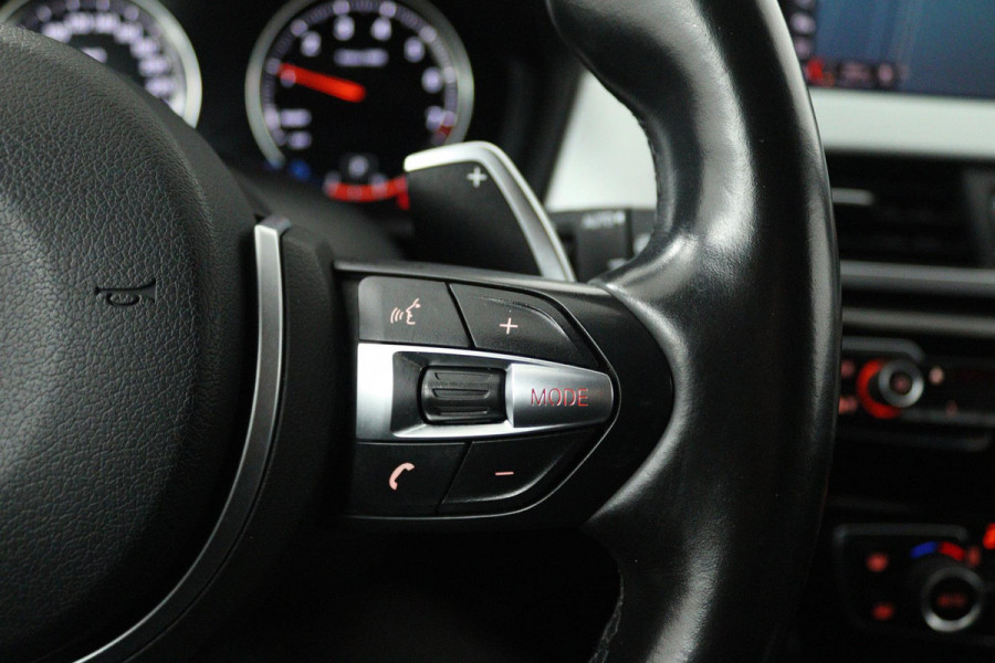 BMW X1 SDrive20i High Executive M Sport (M-PAKKET, STOELVERWARMING, NAVIGATIE, CRUISE CONTROL ADAPTIEF, AUTOMAAT, PARKEERSENSOREN