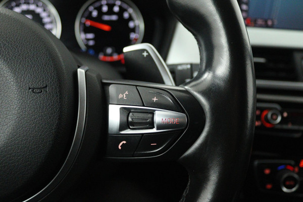 BMW X1 SDrive20i High Executive M Sport (M-PAKKET, STOELVERWARMING, NAVIGATIE, CRUISE CONTROL ADAPTIEF, AUTOMAAT, PARKEERSENSOREN