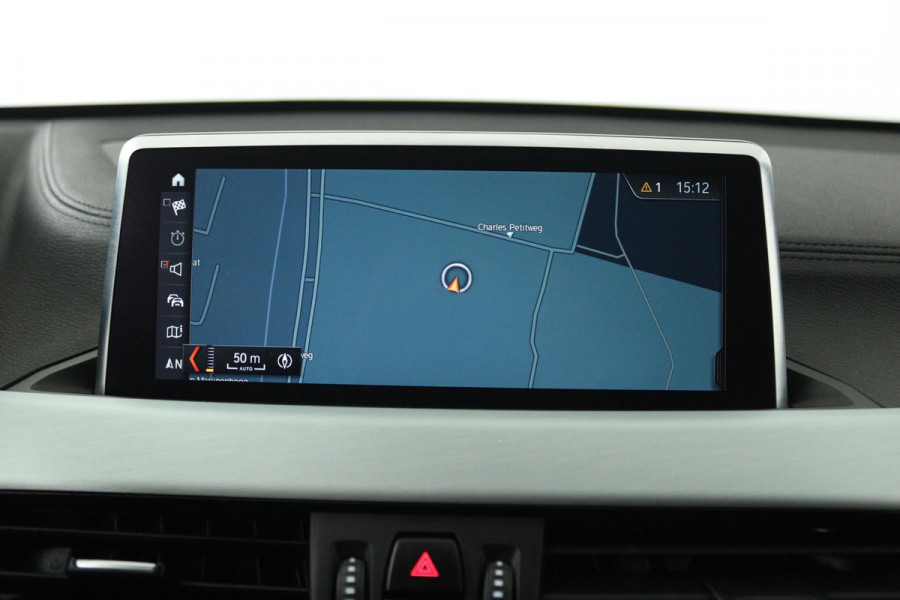 BMW X1 SDrive20i High Executive M Sport (M-PAKKET, STOELVERWARMING, NAVIGATIE, CRUISE CONTROL ADAPTIEF, AUTOMAAT, PARKEERSENSOREN