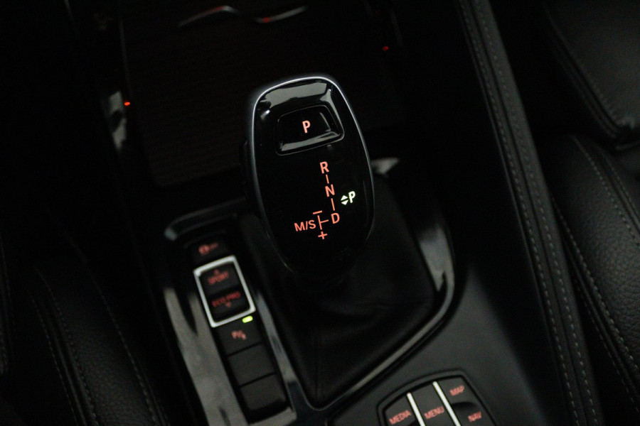 BMW X1 SDrive20i High Executive M Sport (M-PAKKET, STOELVERWARMING, NAVIGATIE, CRUISE CONTROL ADAPTIEF, AUTOMAAT, PARKEERSENSOREN