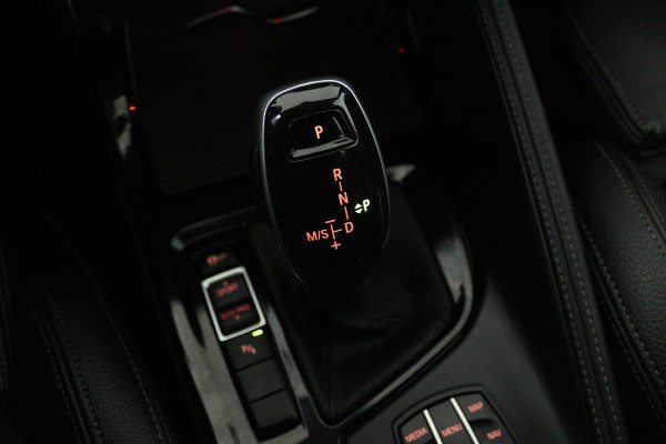 BMW X1 SDrive20i High Executive M Sport (M-PAKKET, STOELVERWARMING, NAVIGATIE, CRUISE CONTROL ADAPTIEF, AUTOMAAT, PARKEERSENSOREN