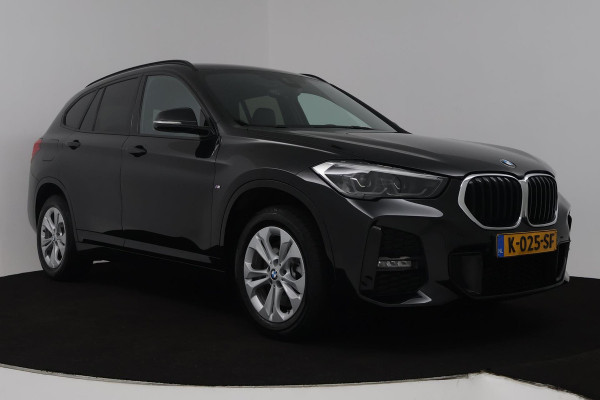 BMW X1 SDrive20i High Executive M Sport (M-PAKKET, STOELVERWARMING, NAVIGATIE, CRUISE CONTROL ADAPTIEF, AUTOMAAT, PARKEERSENSOREN