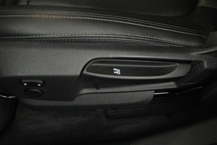 BMW X1 SDrive20i High Executive M Sport (M-PAKKET, STOELVERWARMING, NAVIGATIE, CRUISE CONTROL ADAPTIEF, AUTOMAAT, PARKEERSENSOREN